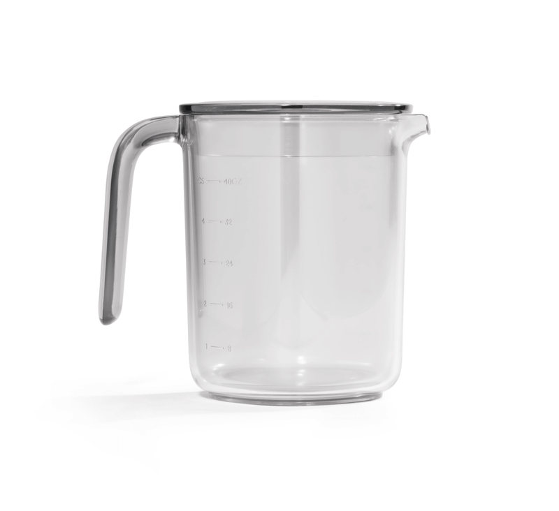 The Juice and Pulp Container Set is a clear glass measuring cup featuring a handle, spout, and easy-to-read measurement markings on the side—ideal for use as a juice container when pouring from your cold press juicer. Shown isolated on a white background.